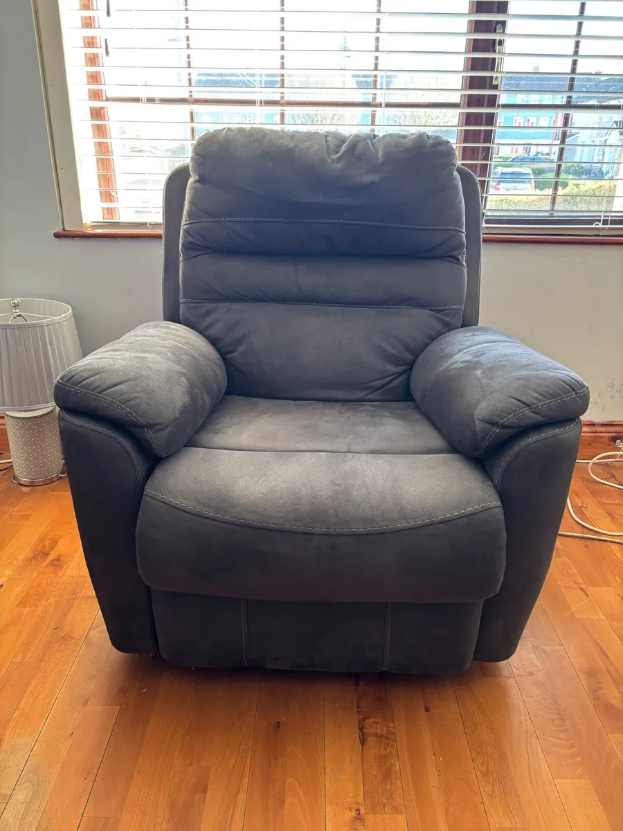 Lift and Rise Armchair - Image 1