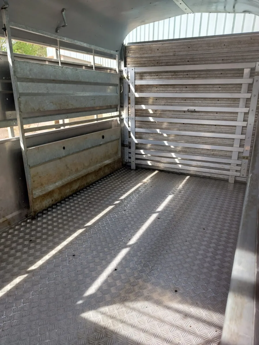 2022 Nugent 12' Tri Axle Livestock Trailer - Image 4