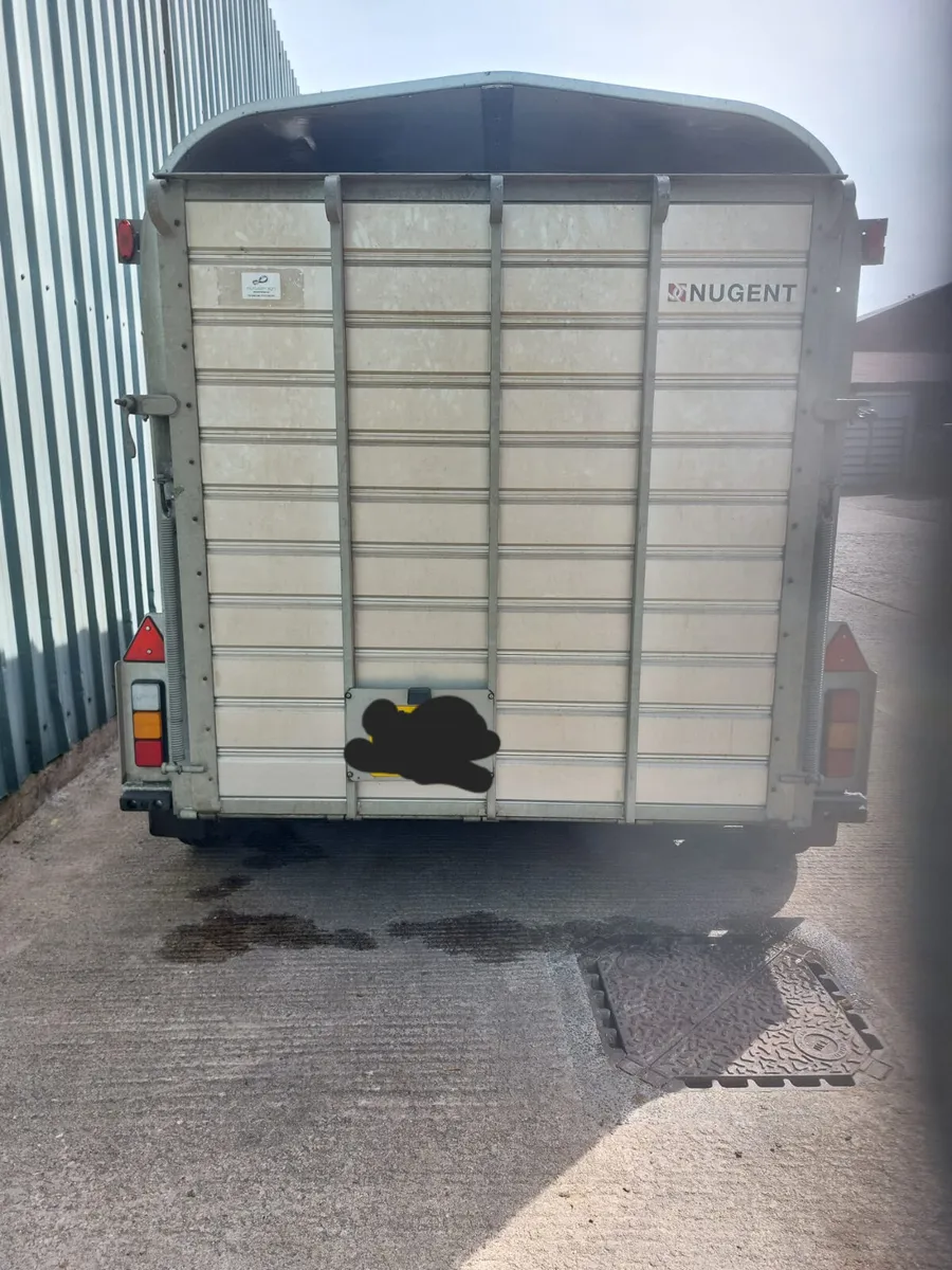 2022 Nugent 12' Tri Axle Livestock Trailer - Image 3