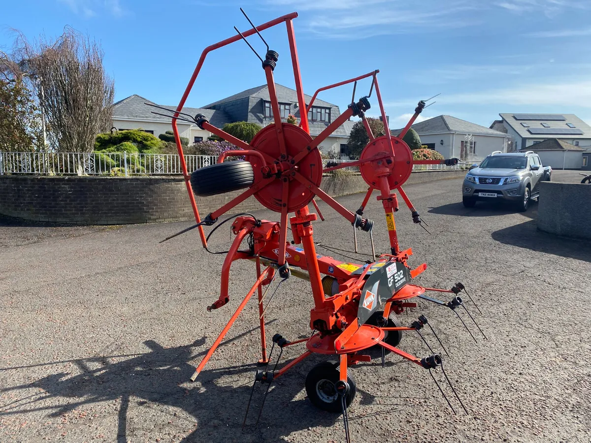Kuhn GF502 Tedder - Image 4