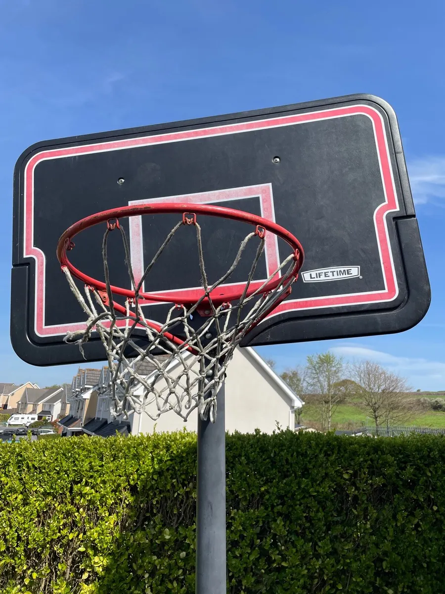 Basketball stand and hoop - Image 3