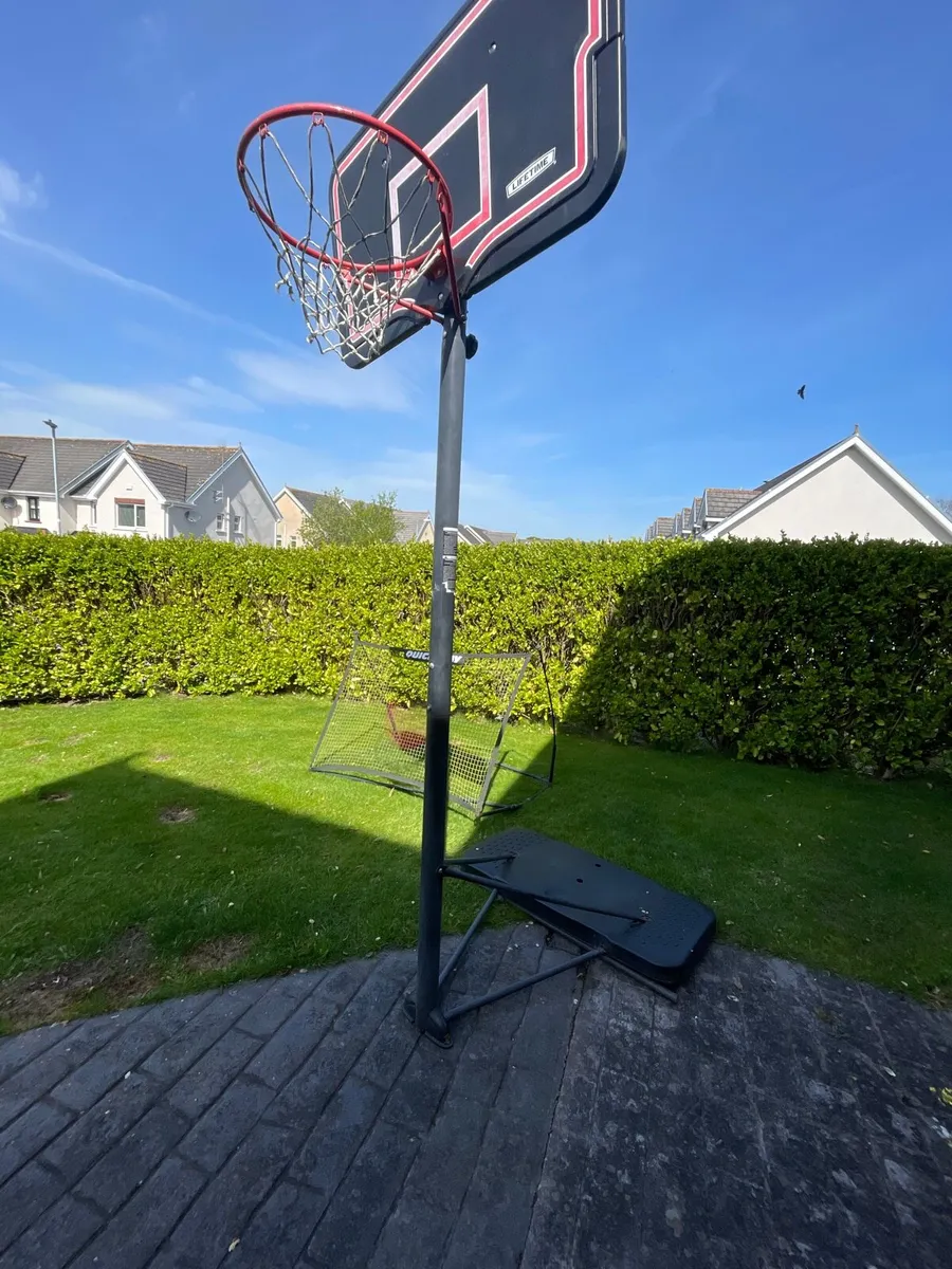 Basketball stand and hoop - Image 4
