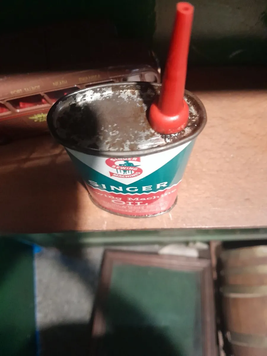 Vintage  singer sewing machine oil can - Image 2