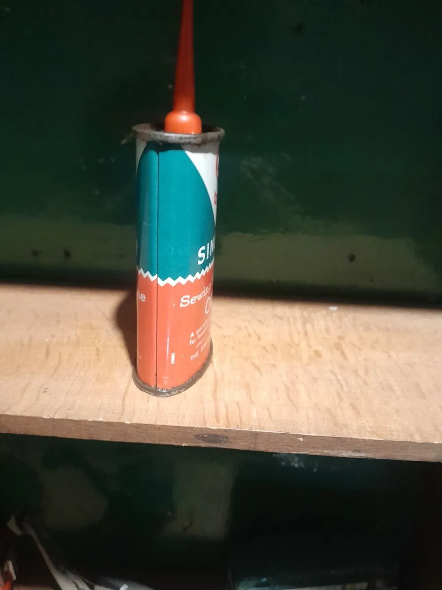 Vintage  singer sewing machine oil can - Image 3