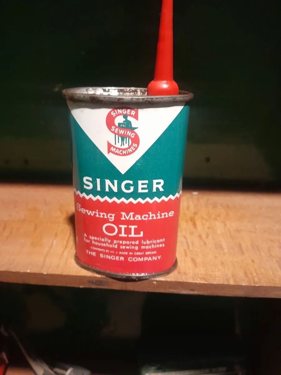 Vintage  singer sewing machine oil can - Image 4