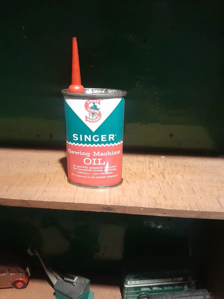 Vintage  singer sewing machine oil can - Image 1