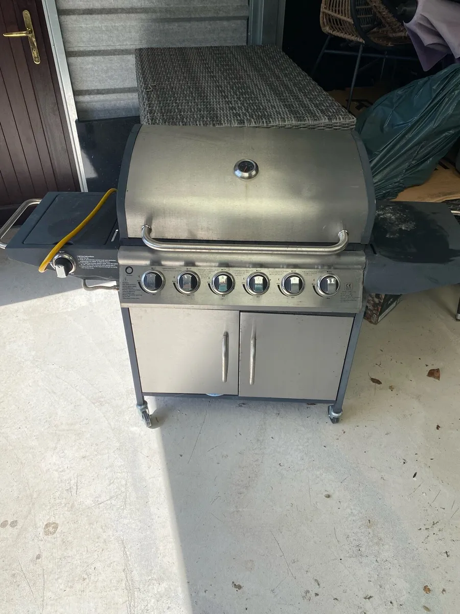 Texas Gas 6 Burner BBQ - Image 1