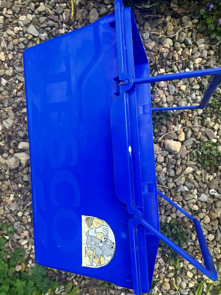Hard plastic bucket - Image 3
