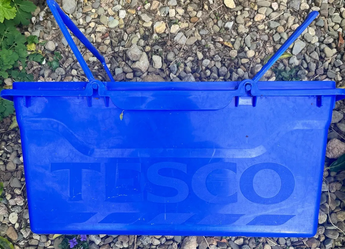 Hard plastic bucket - Image 1