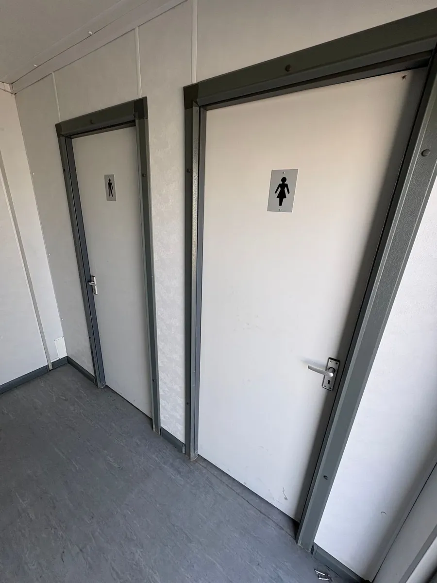 9.6m x 3m Split Drying/Changing  Room / 2+1 WC - Image 4