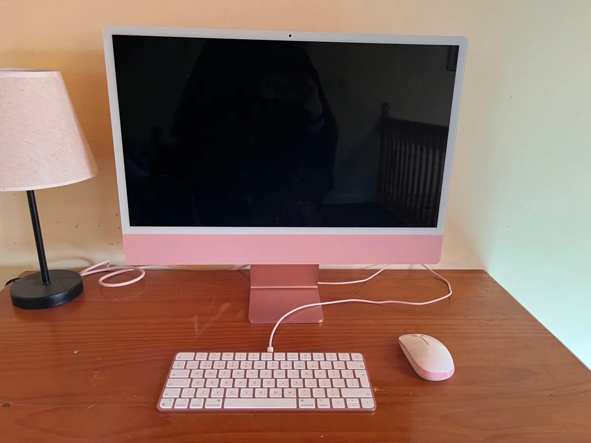 iMac, 21,1/M1 (8-CPU 8-GPU)/8GB Ram/256GB SSD - Image 1