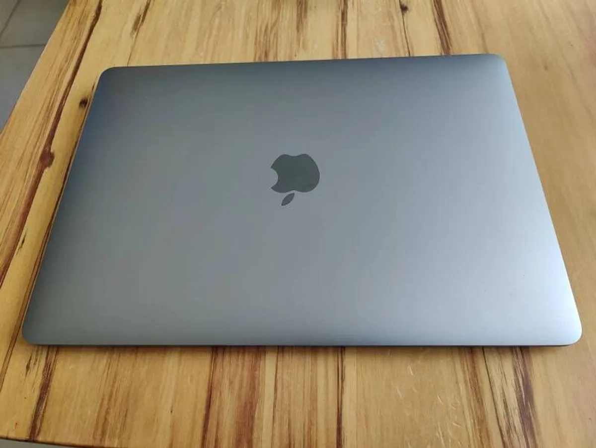 MacBook Air - Image 4