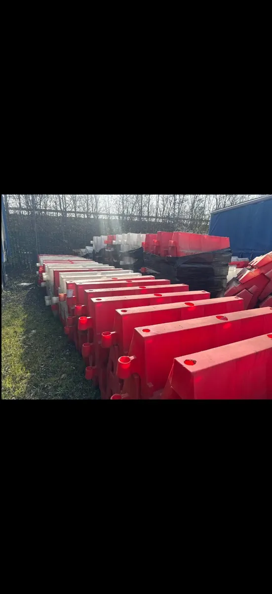 Red & white barriers Aprrox 200 - Image 4