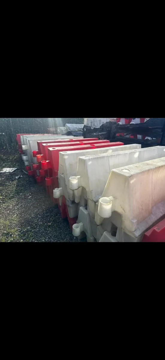 Red & white barriers Aprrox 200 - Image 3