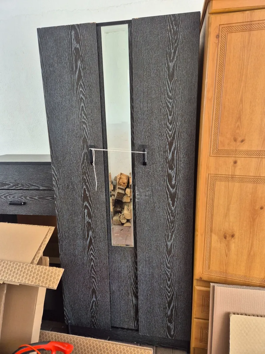 Wardrobe and  matching chest of drawers - Image 2