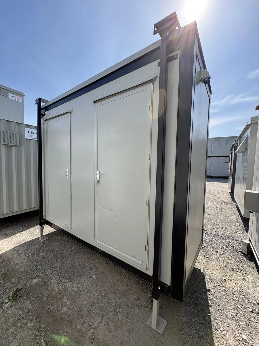 3m x 1.5m Twin WC Excellent condition - Image 1
