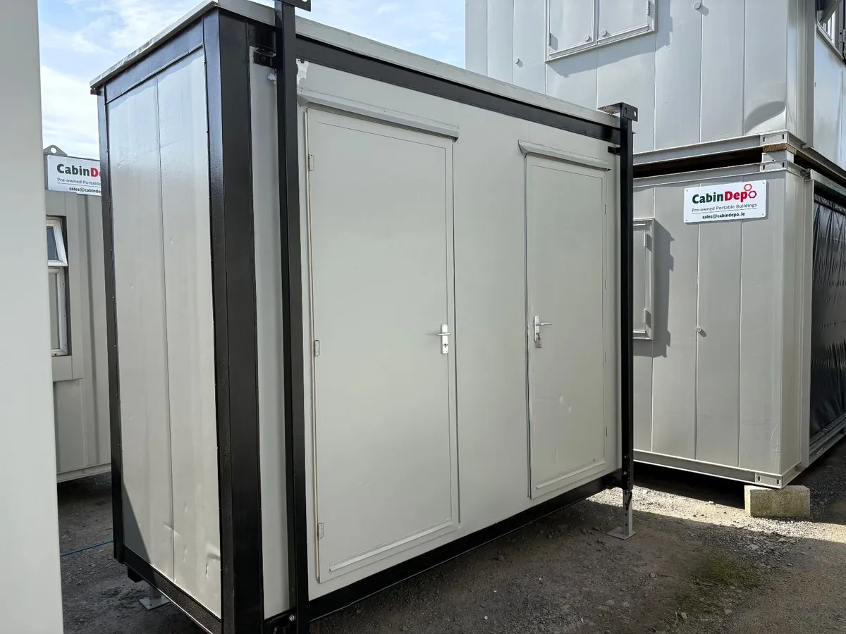 3m x 1.5m Twin WC Excellent condition - Image 2