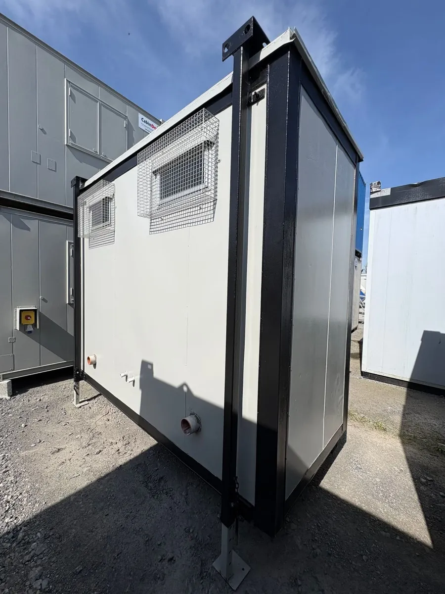 3m x 1.5m Twin WC Excellent condition - Image 4
