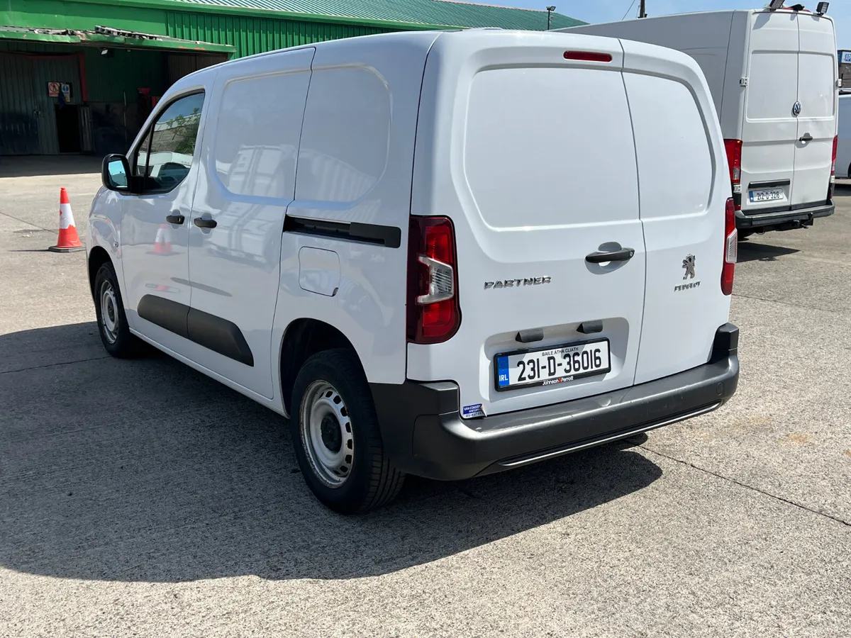2023 PEUGEOT PARTNER ACTIVE PLUS. - Image 3