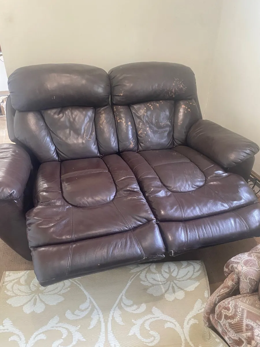 2 seater couch/double recliner - Image 1