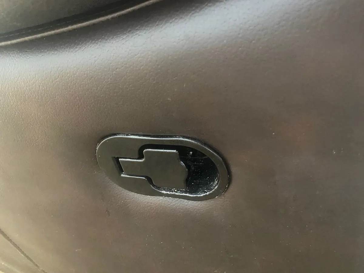 2 seater couch/double recliner - Image 2