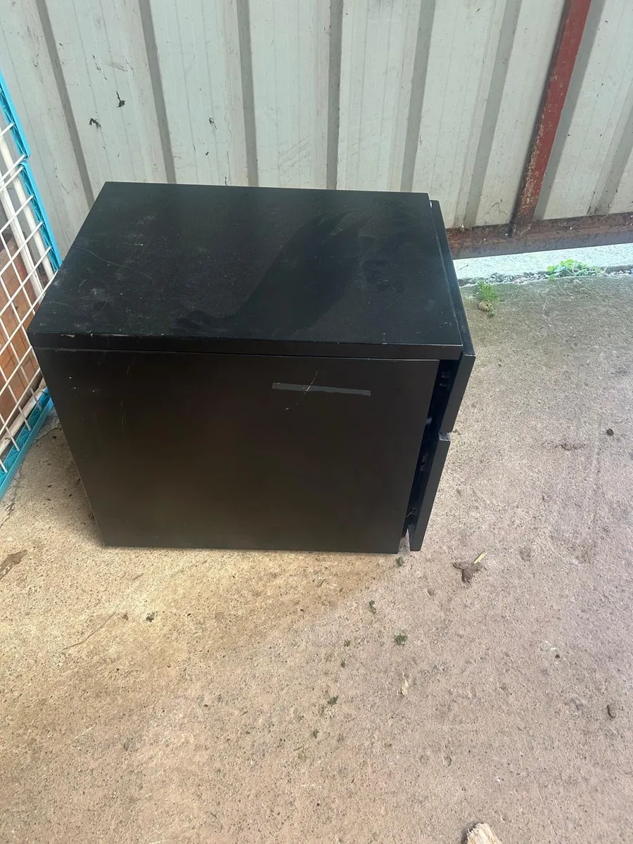 Filing cabinet - Image 1