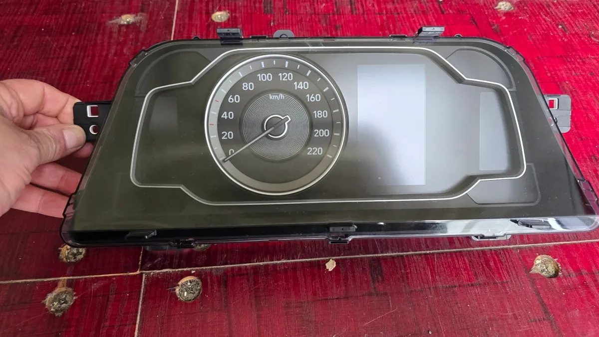 Hyundai Ioniq Clocks - KM - Image 2