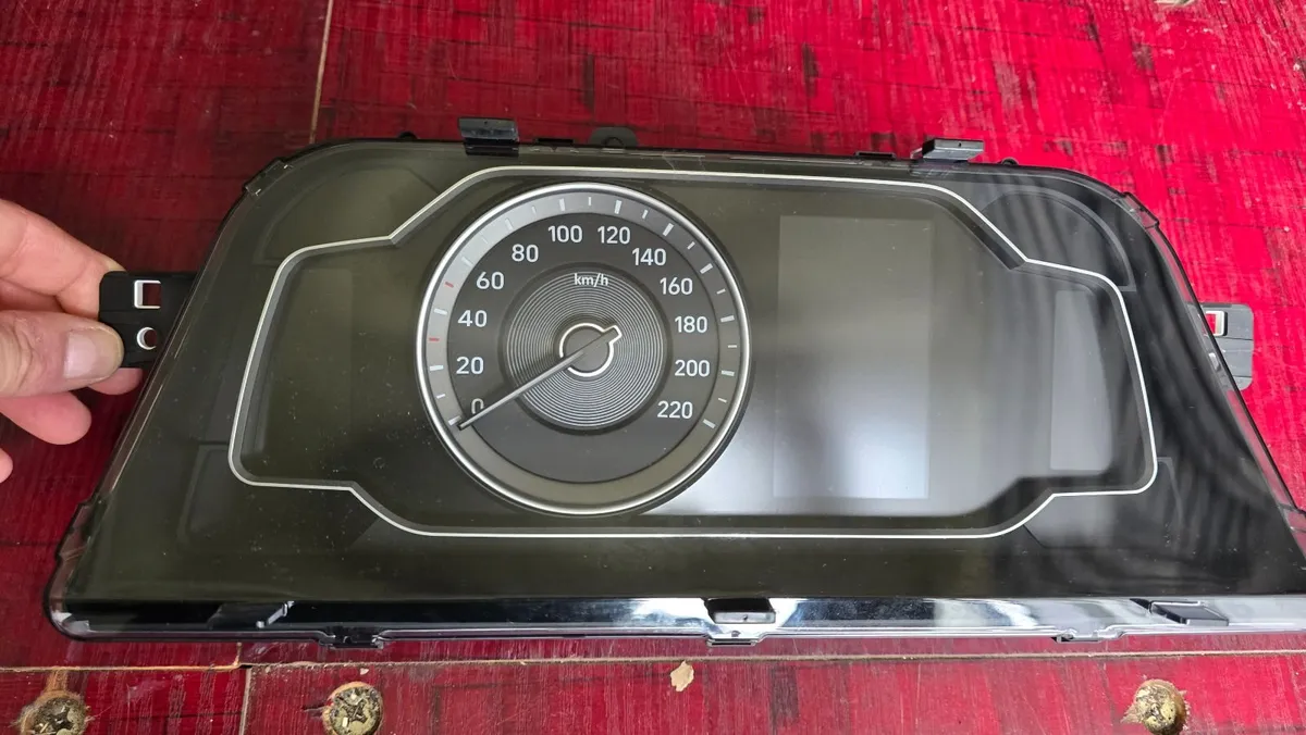 Hyundai Ioniq Clocks - KM - Image 1