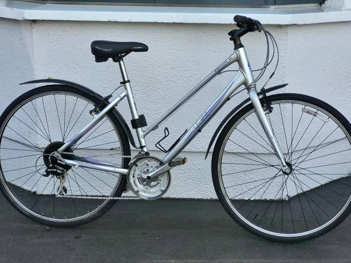 LADIES GIANT LIV ESCAPE 3 HYBRID BIKE - Image 1