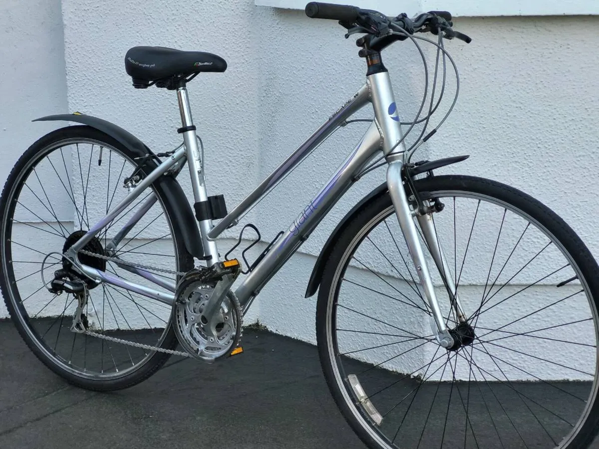 LADIES GIANT LIV ESCAPE 3 HYBRID BIKE - Image 2