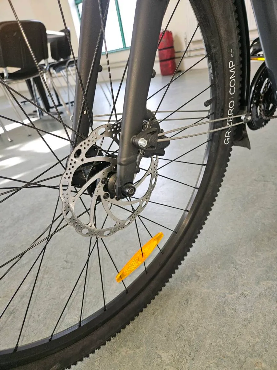 Trek dual sport hybrid bike. - Image 3