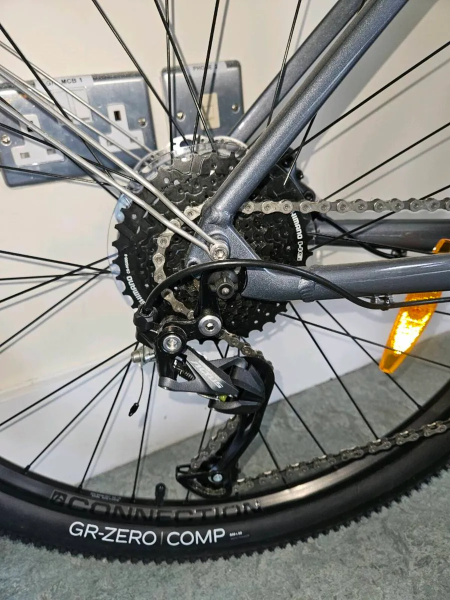 Trek dual sport hybrid bike. - Image 4