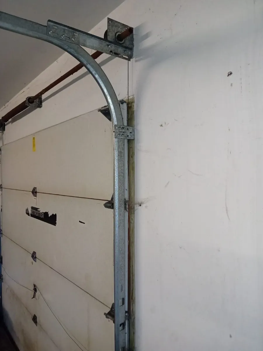 Two roller garage doors - Image 2