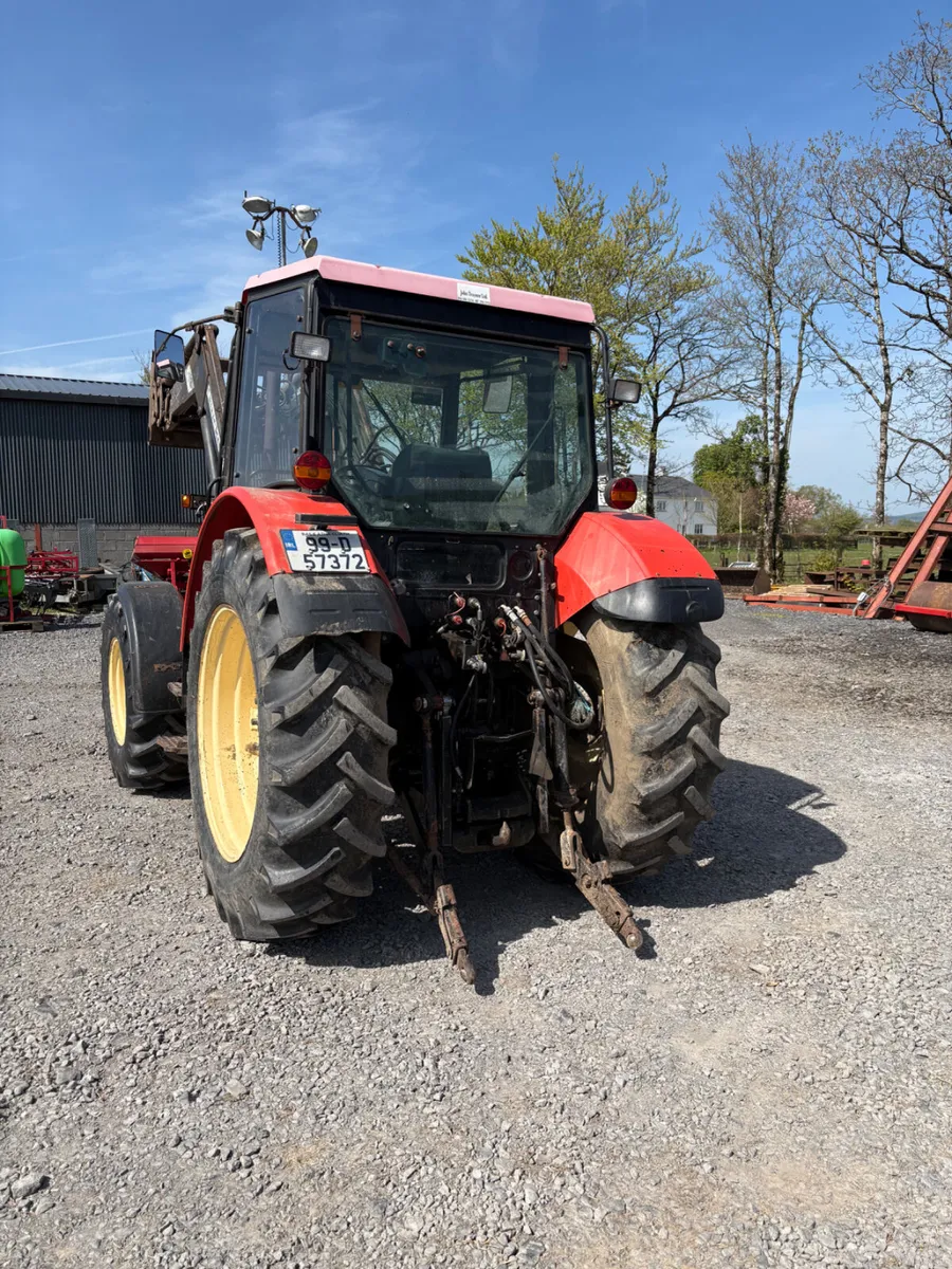 Zetor Tractor with front loader - Image 3