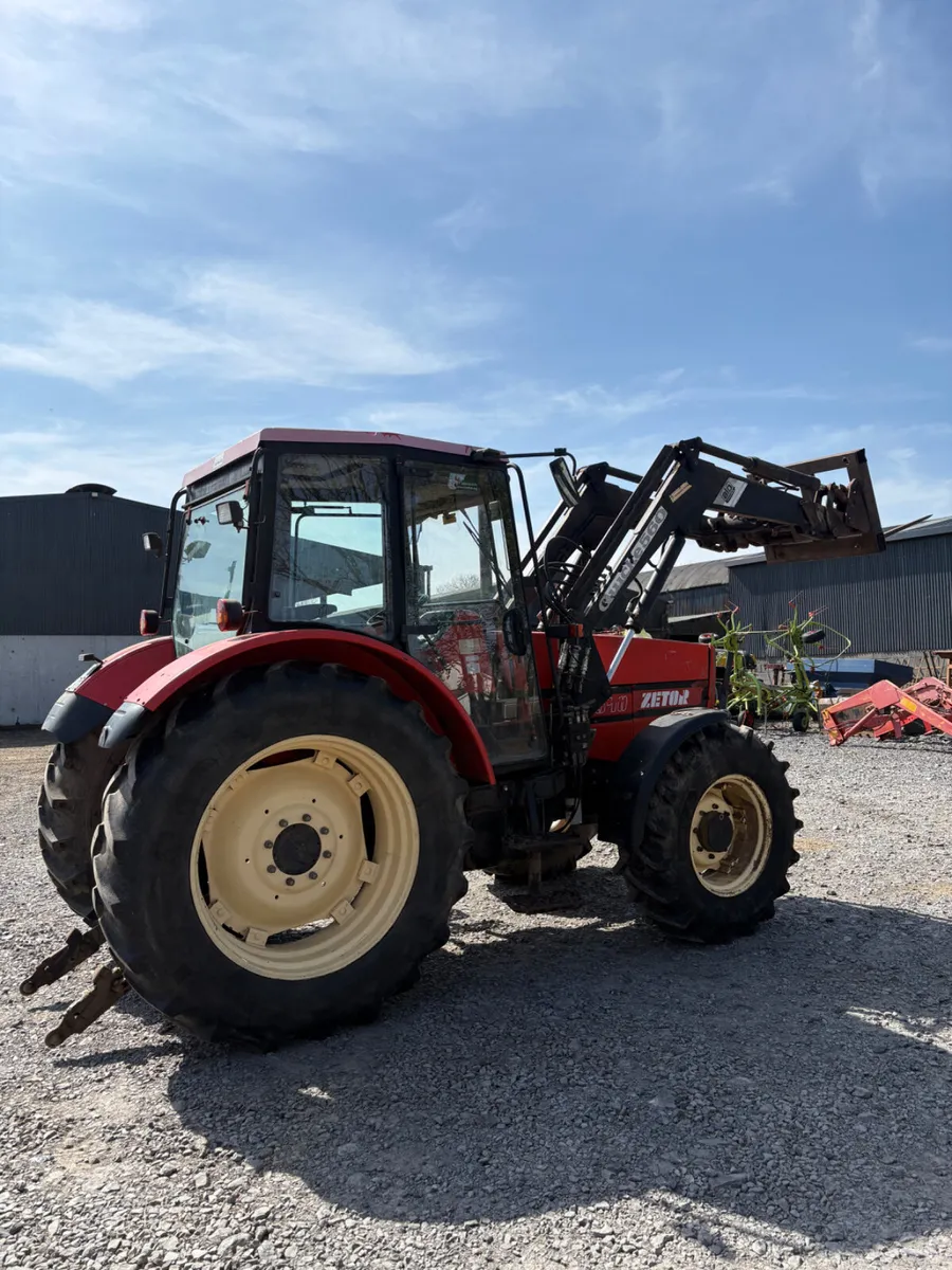 Zetor Tractor with front loader - Image 4