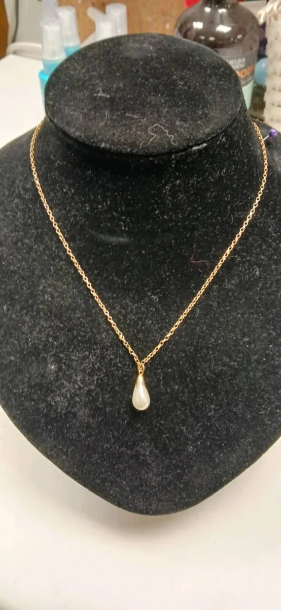 9ct gold chain with pearl - Image 1