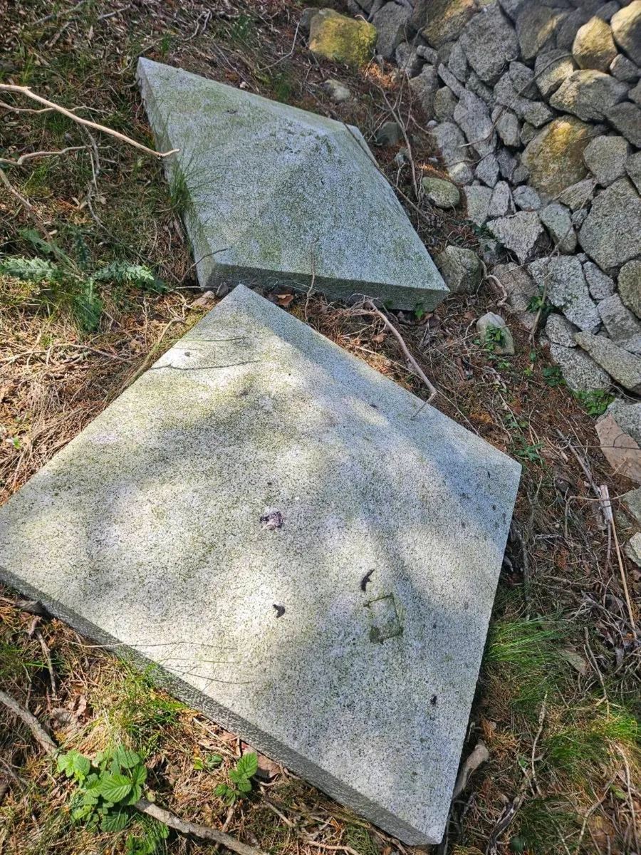 Granite pier cap stones - Image 1