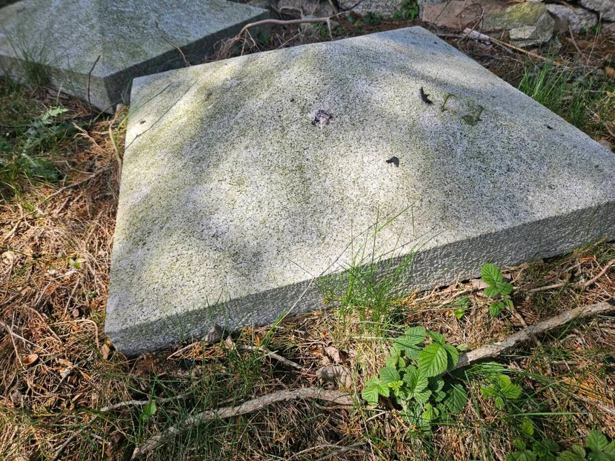 Granite pier cap stones - Image 2
