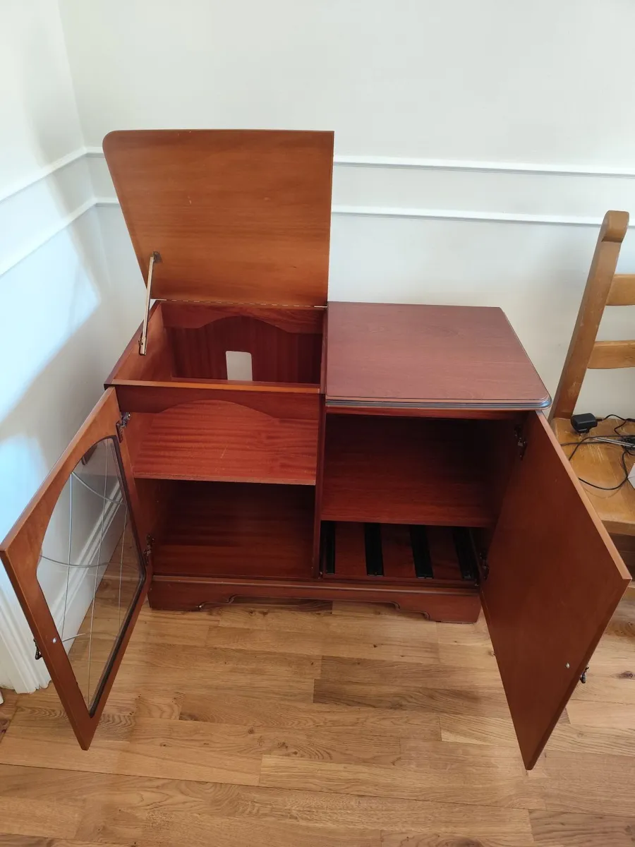 Multimedia cabinet - Image 1