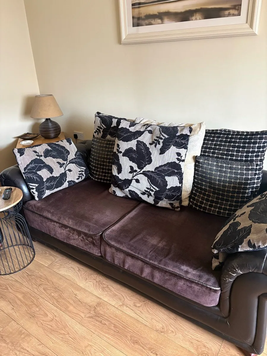 Suite of furniture - Image 1