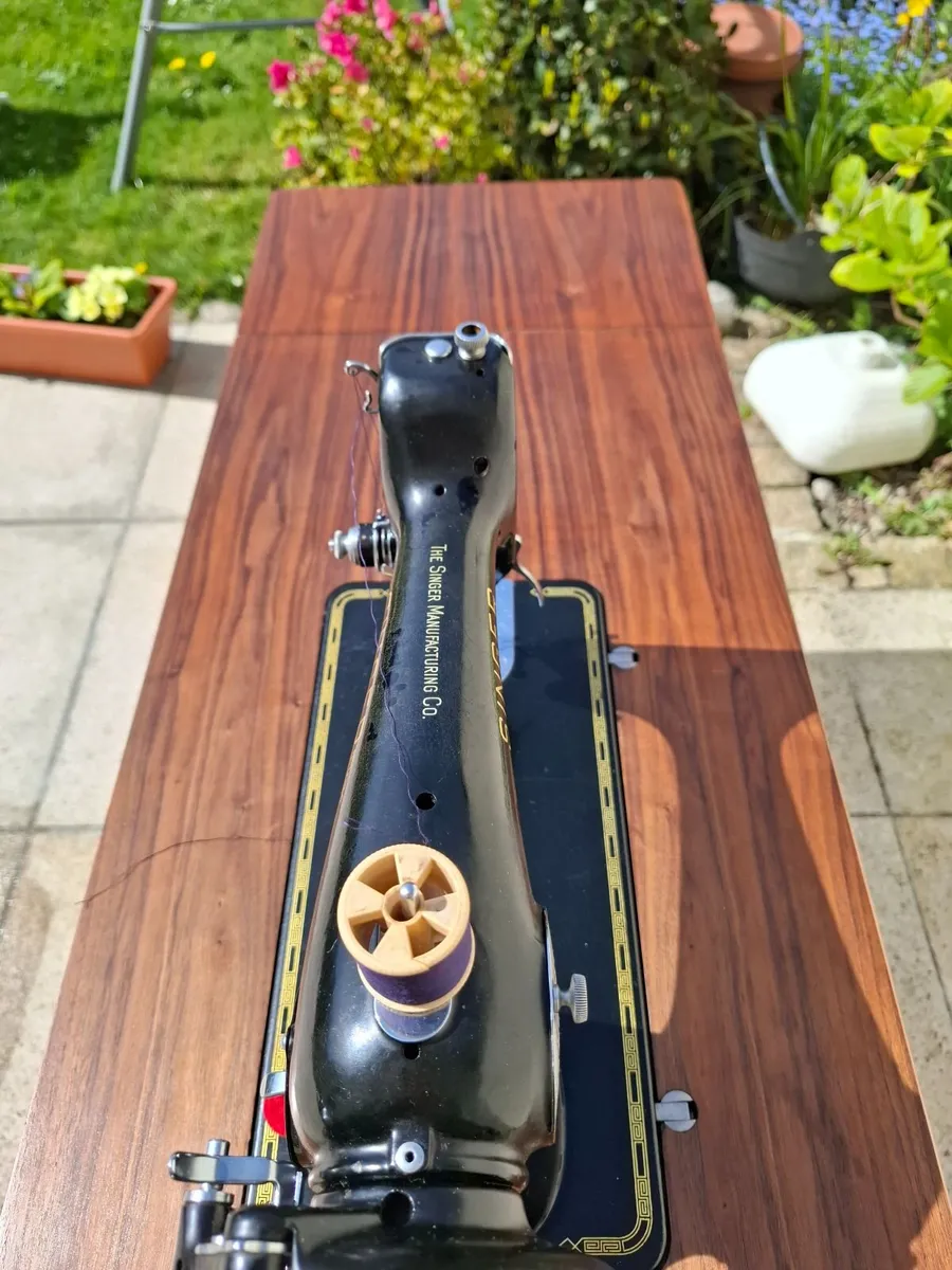 Vintage Singer sewing machine - Image 3