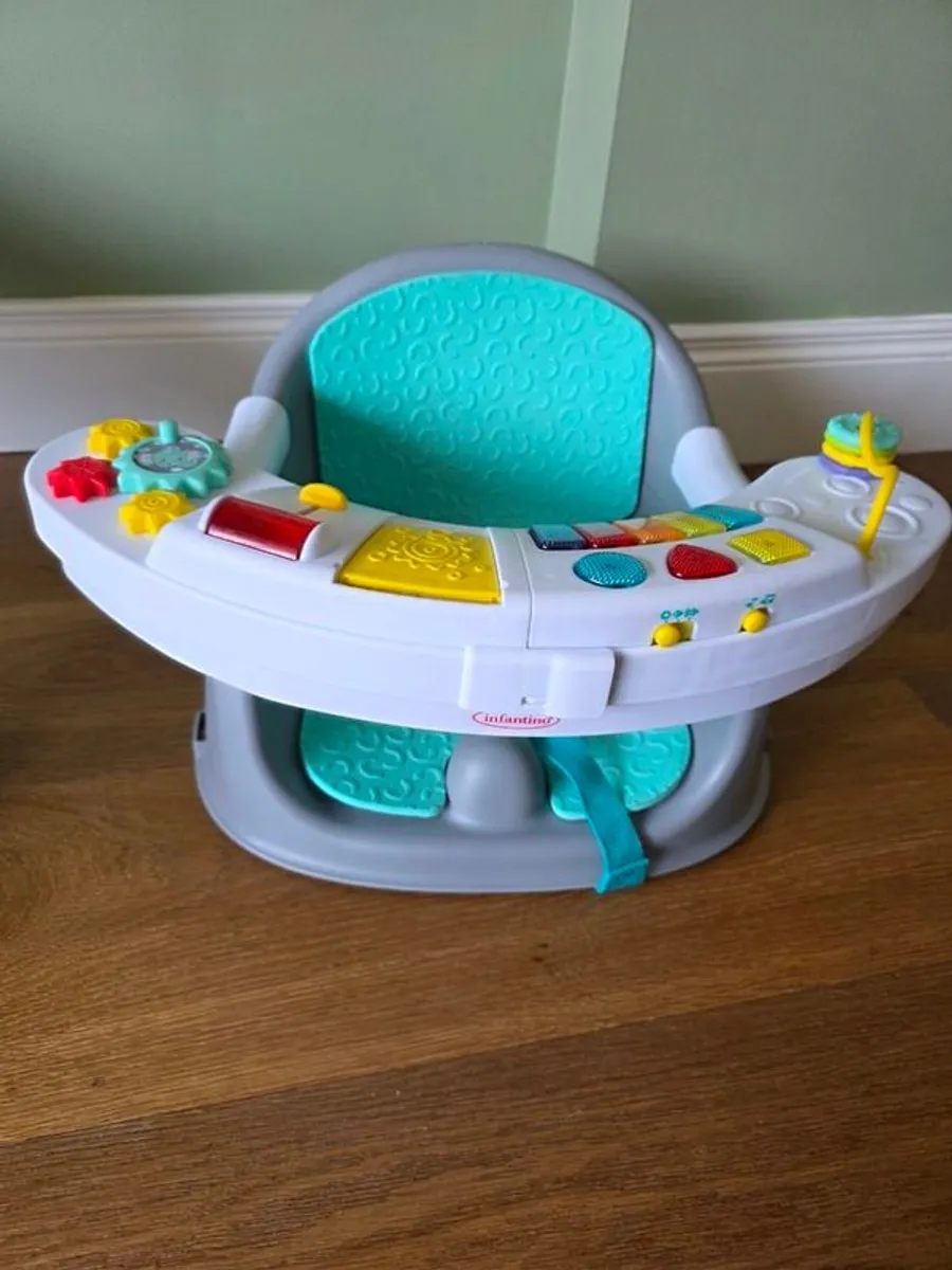 Infantile baby play seat