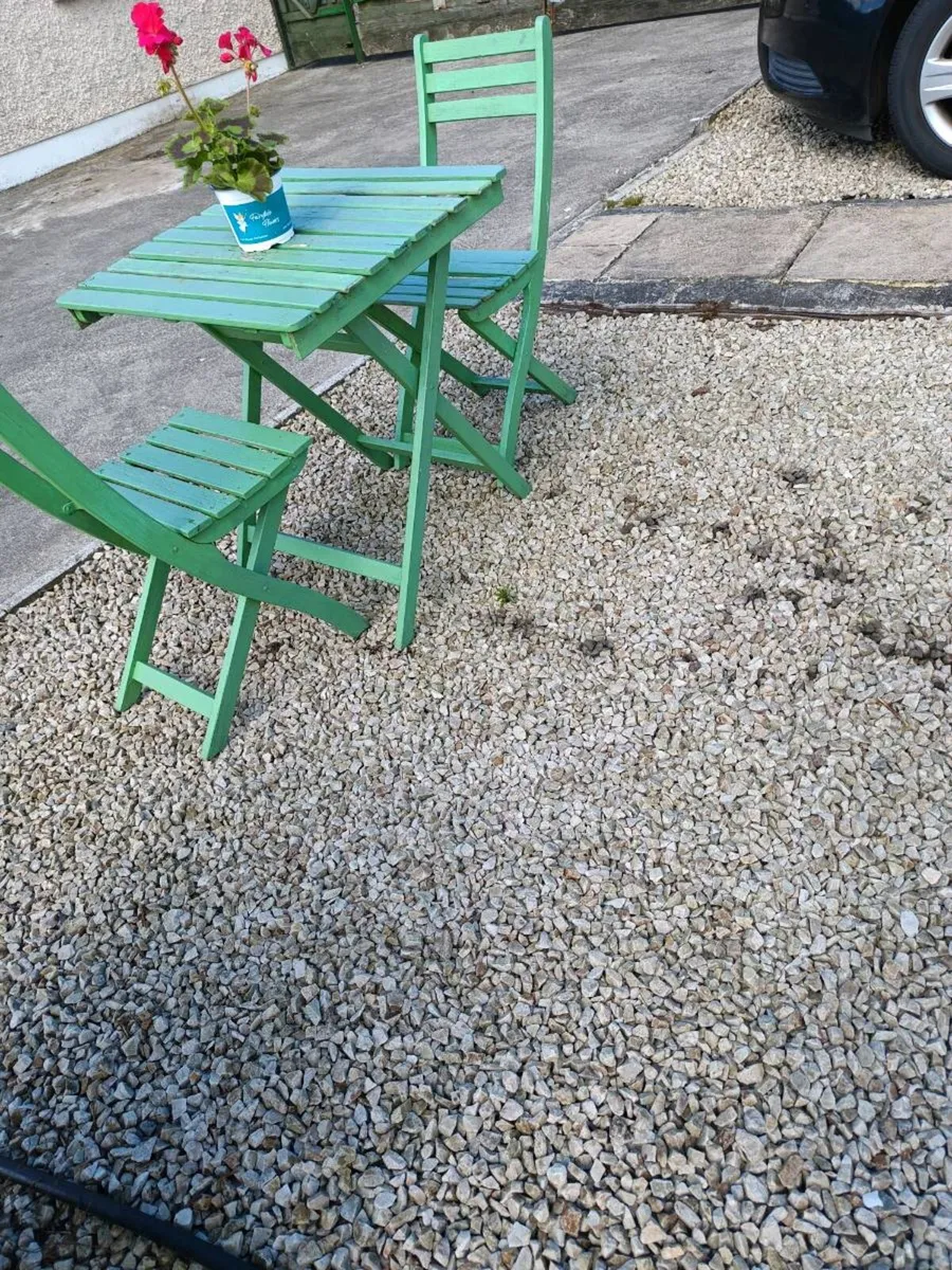 Garden table and chairs - Image 1