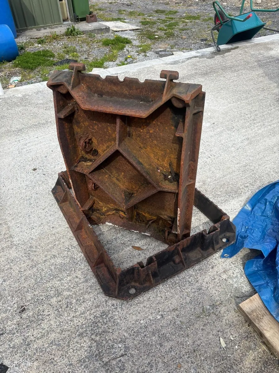 Manhole Cover & frame - Image 2
