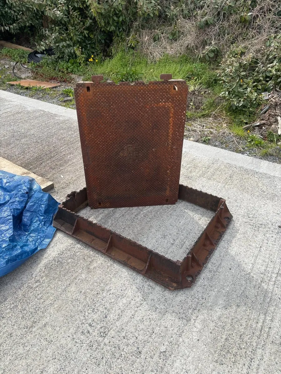 Manhole Cover & frame - Image 1