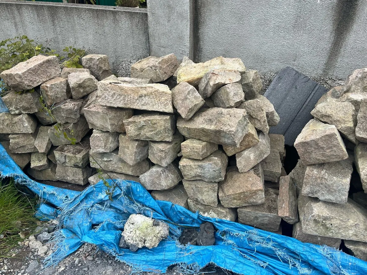 Reclaimed granite building stone - Image 1