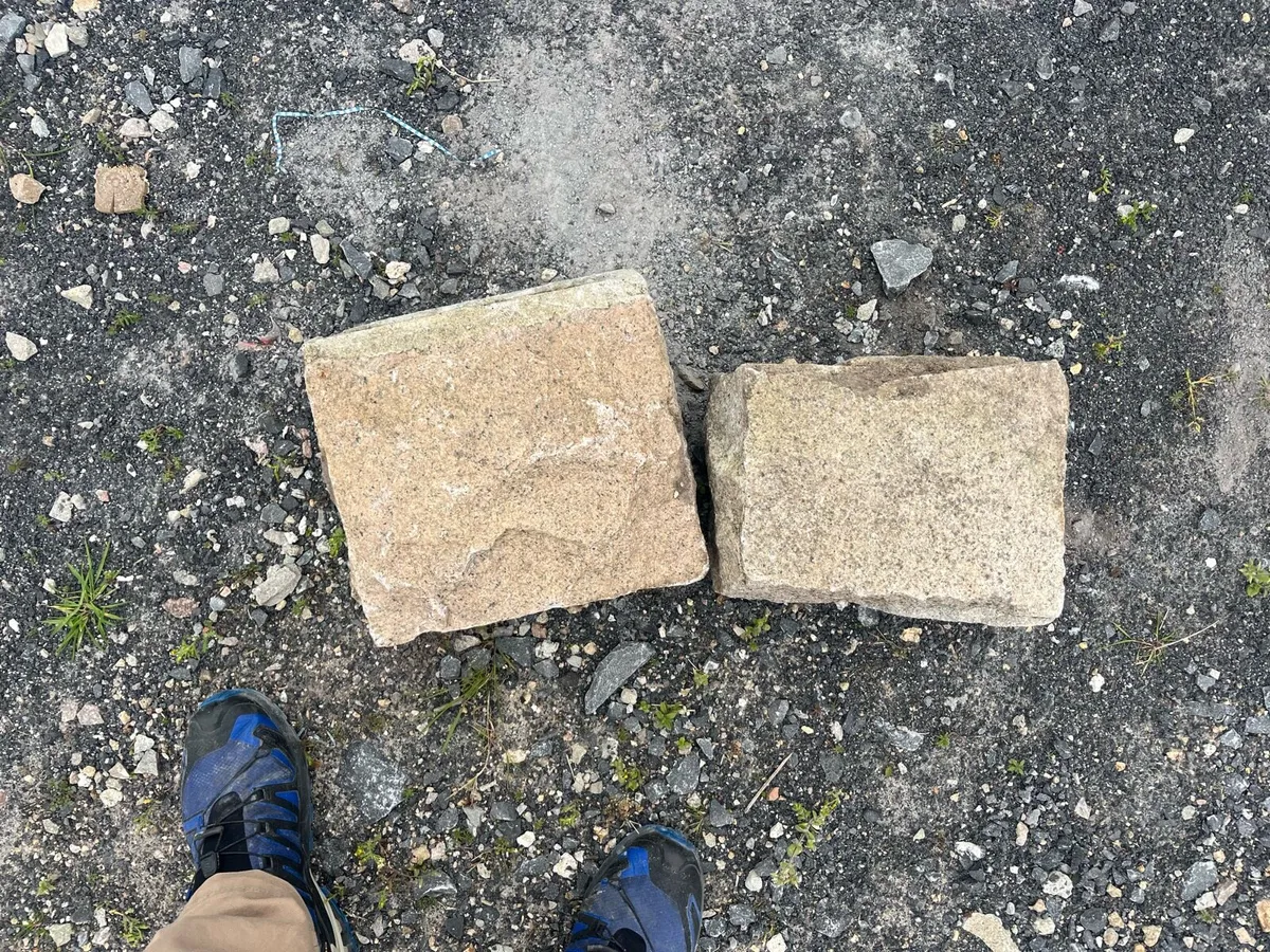 Reclaimed granite building stone - Image 3
