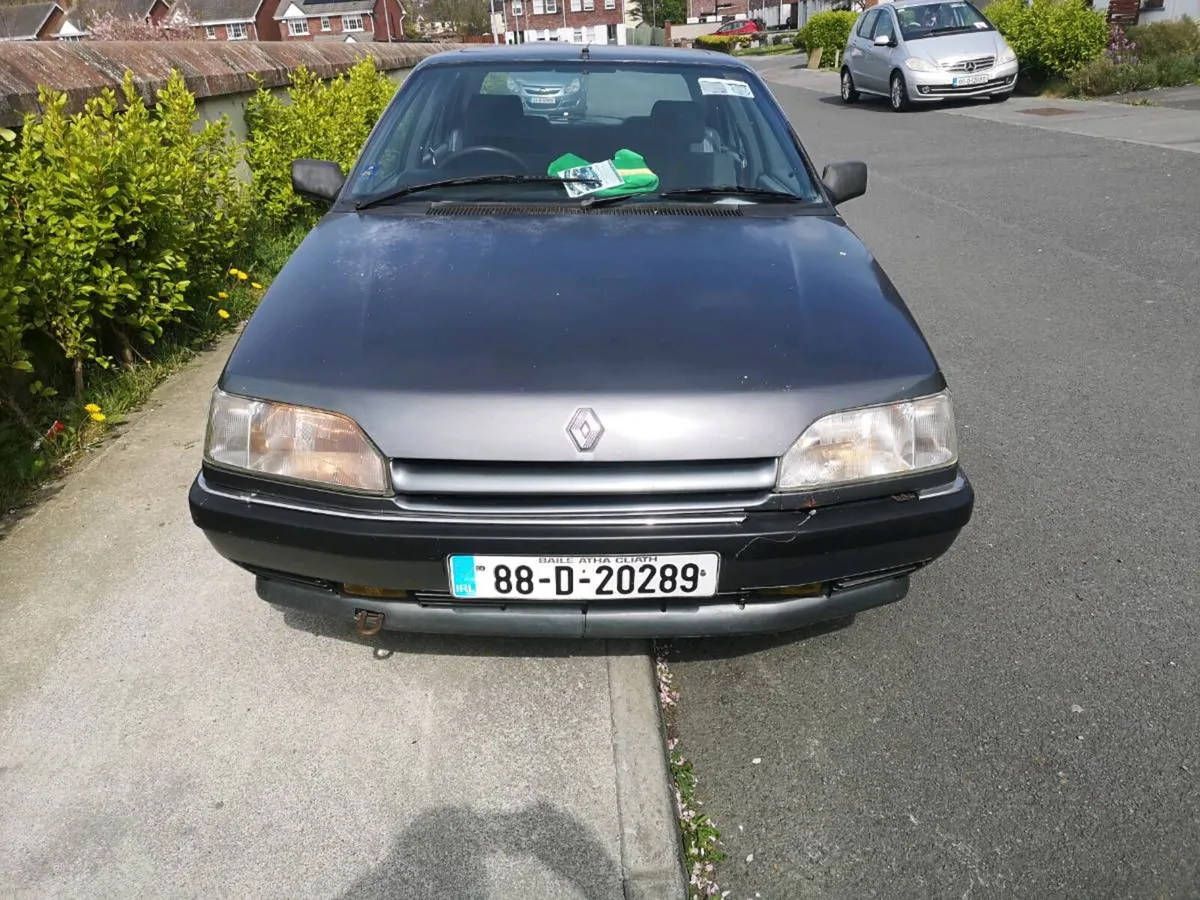 Renault 25 - Image 1