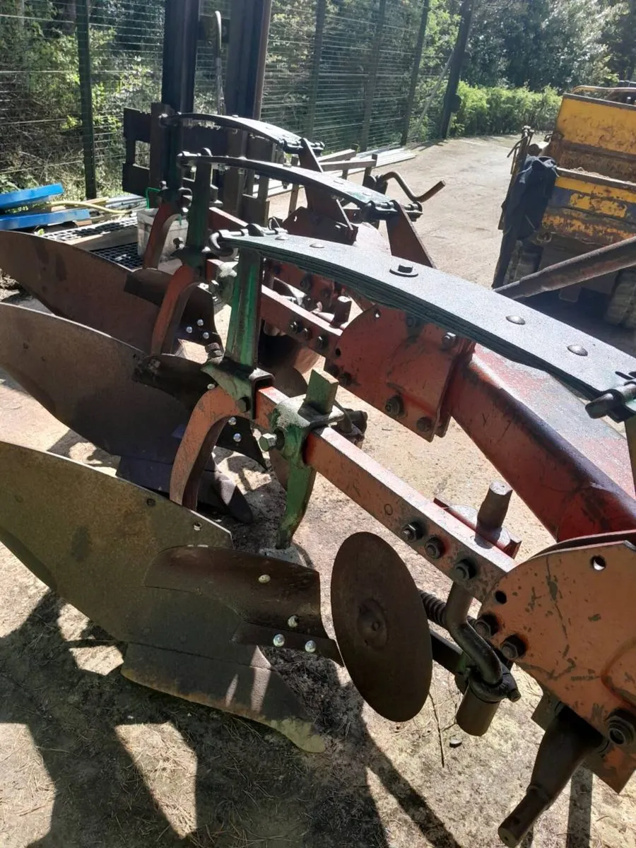 Kverneland A1 spring loaded plough - Image 1