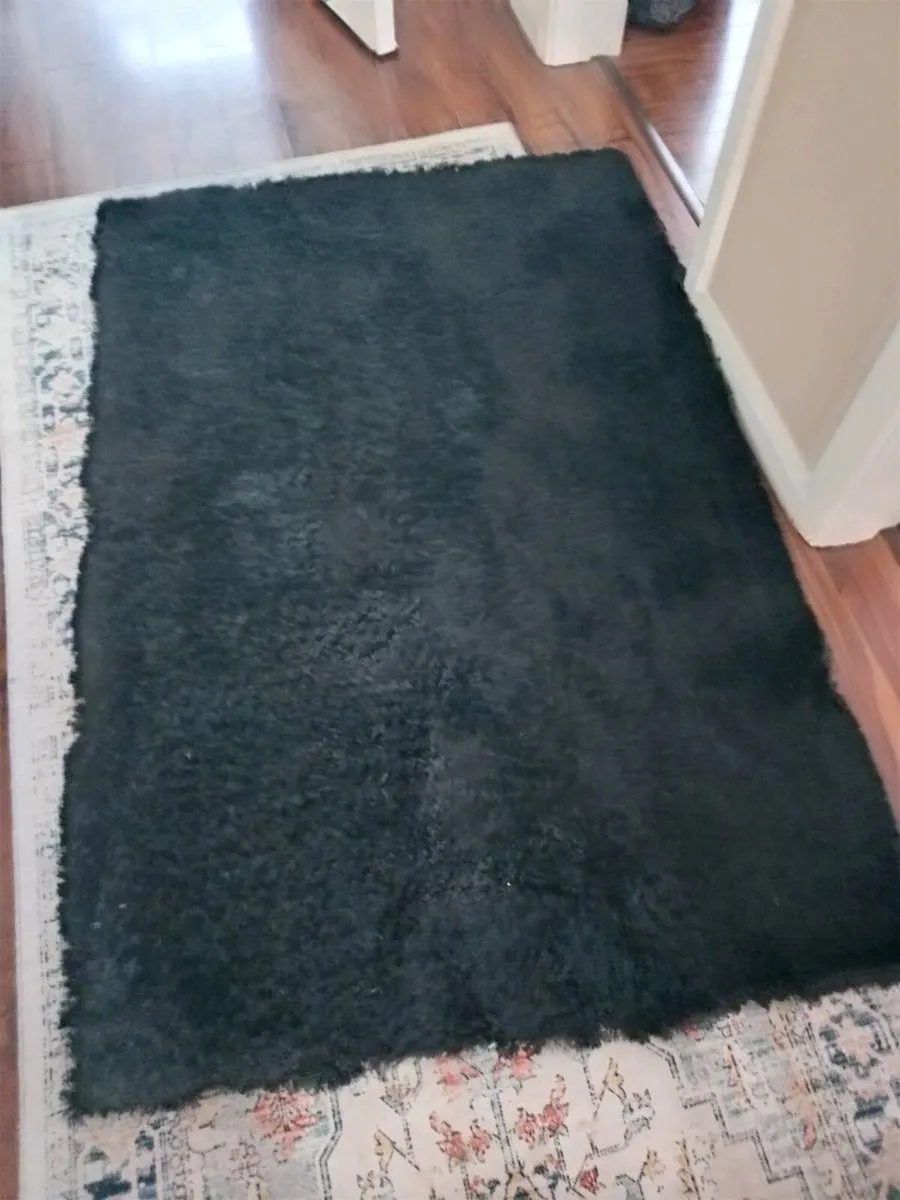 Black living room mat